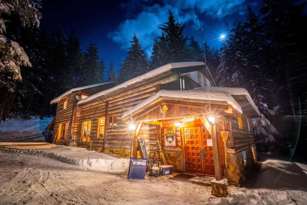 White Grizzly lodge at night