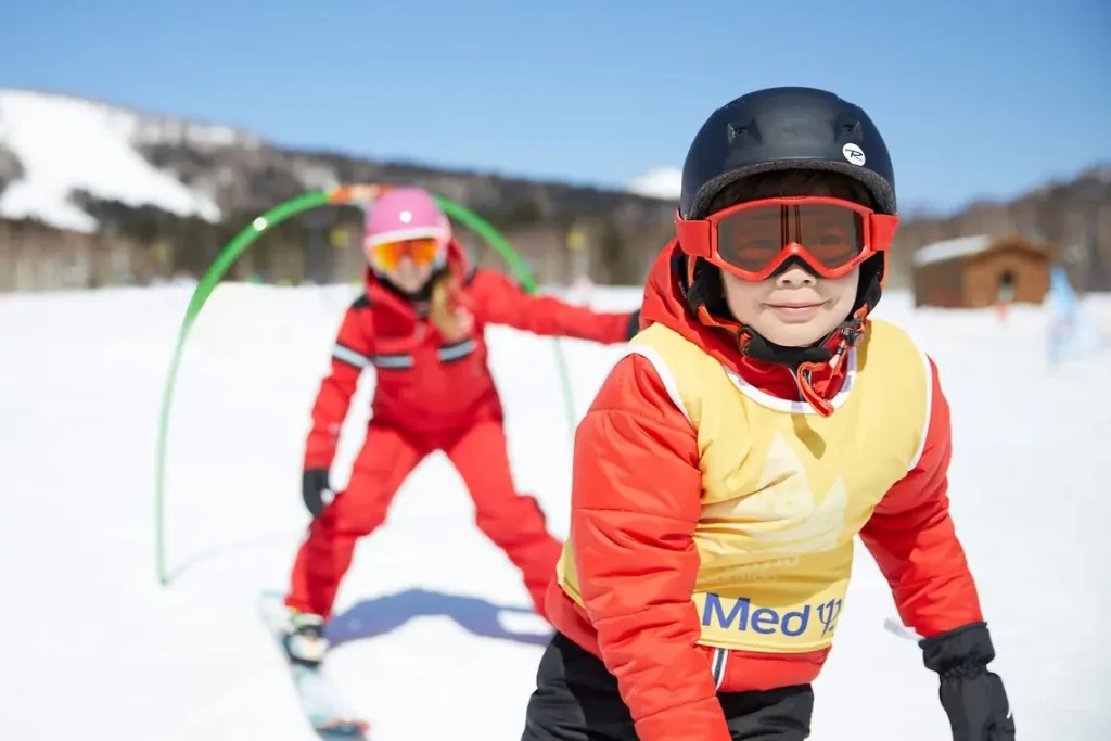 kids learning to ski